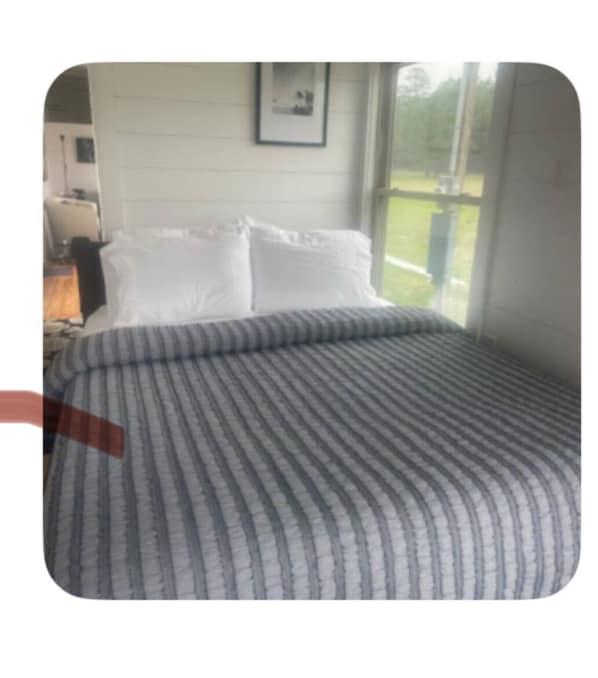 2 bedrooms, internet, bed sheets