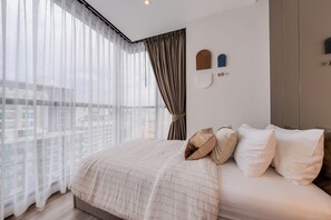 2 bedrooms, iron/ironing board, internet, bed sheets