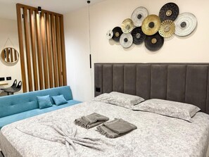 Apartament clàssic, balcó, vistes a la muntanya | Habitacions insonoritzades i planxa i posts de planxar 