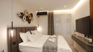 Classic-Apartment, Balkon, Bergblick | Schallisolierte Zimmer, Bügeleisen/Bügelbrett