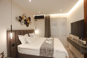 Apartament clàssic, balcó, vistes a la muntanya | Habitacions insonoritzades i planxa i posts de planxar 