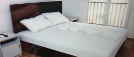 1 bedroom, iron/ironing board, free WiFi