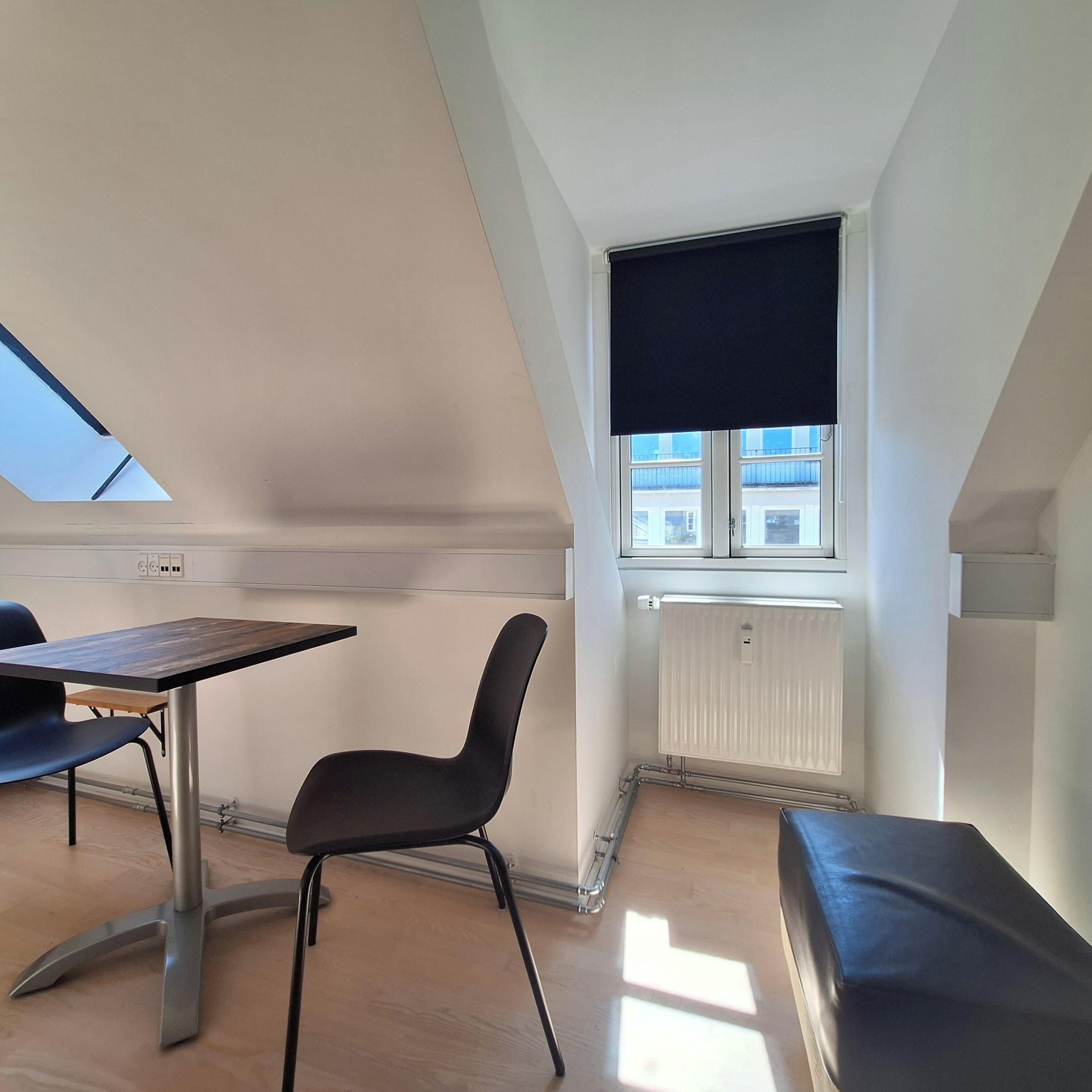 Hypo-allergenic bedding, desk, laptop workspace, free WiFi