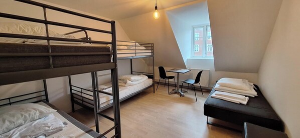 Ropa de cama hipoalergénica y escritorio 