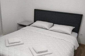 1 bedroom, iron/ironing board, free WiFi
