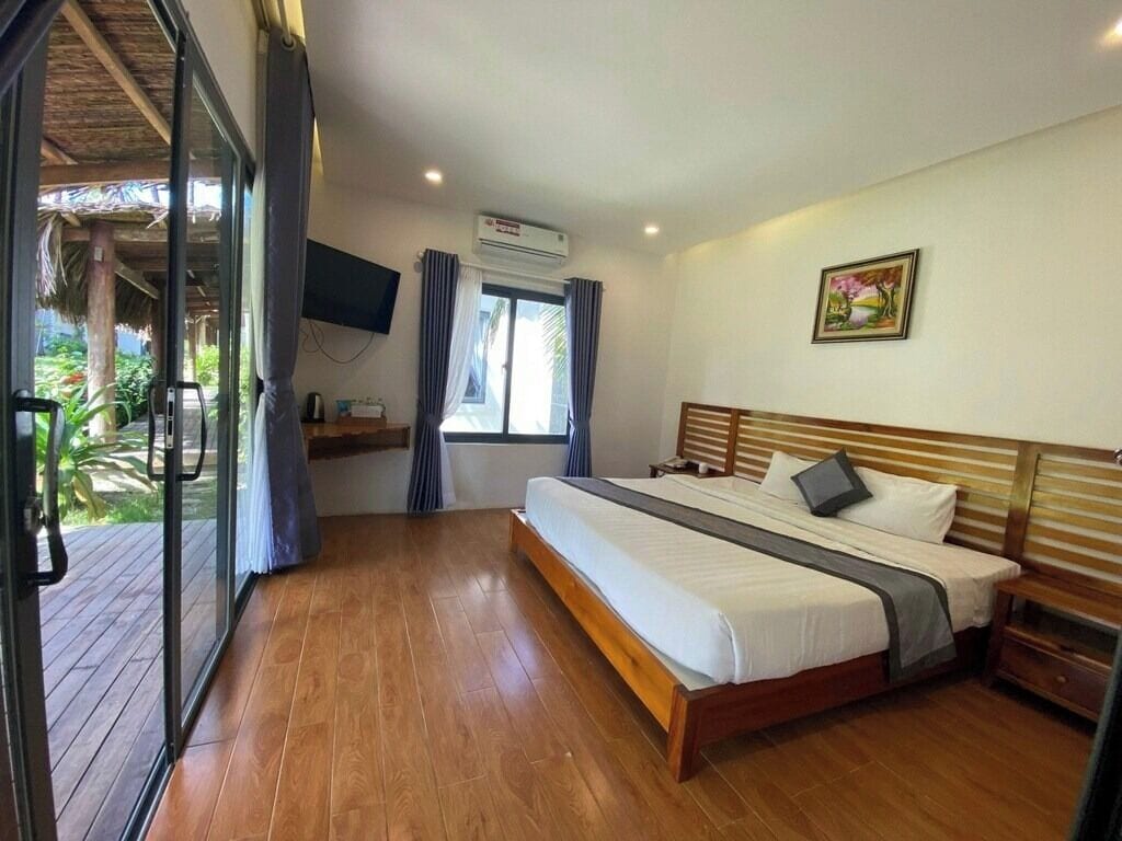 Deluxe Double or Twin Room, Balcony, Courtyard View | In-room safe, soundproofing, free WiFi, wheelchair access