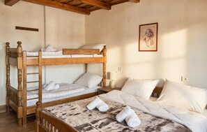 1 bedroom, travel crib, free WiFi - Pet friendly home in Kutina with sauna (Kutina)