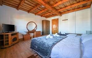 1 bedroom, travel cot, free WiFi