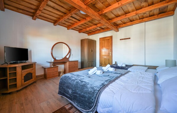 1 bedroom, travel crib, free WiFi - Gorgeous home in Kutina (Kutina)