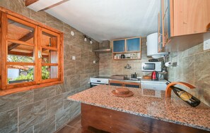 Fridge, stovetop, coffee/tea maker - Gorgeous home in Kutina (Kutina)