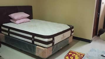 Habitación doble estándar, vista a la ciudad | Wifi gratis