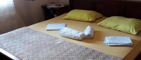 1 bedroom, travel cot, free WiFi