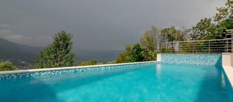 One Bedroom Apartment with Balcony and Sea View 1