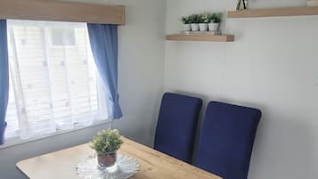 House, 3 Bedrooms, Lake View | Dining room