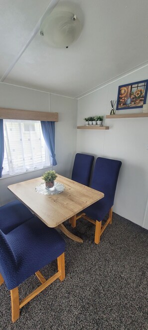 Huis, 3 slaapkamers, uitzicht op meer | Dineerruimte