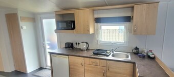 Stunning Holiday Home Beautiful Lakeside Views 15 Mins From Goodwood