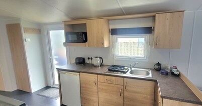 Stunning Holiday Home Beautiful Lakeside Views 15 Mins From Goodwood