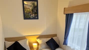 House, 3 Bedrooms, Lake View