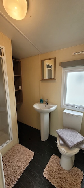 Casa, 3 habitaciones, vistas al lago | Baño