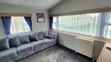 Casa, 3 habitaciones, vistas al lago | Sala de estar