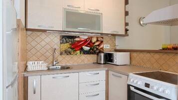 Fridge, oven, stovetop, toaster