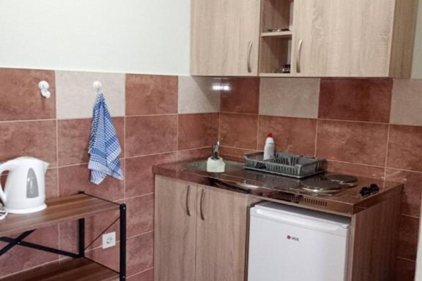 Fridge, microwave, stovetop, dining tables