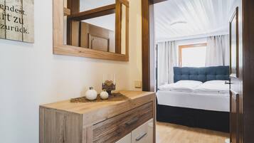 Comfort Condo, Balcony, Mountain View | Blackout curtains, soundproofing, free WiFi