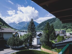 Apartamento Deluxe, balcón, vistas a la montaña | Vistas del balcón