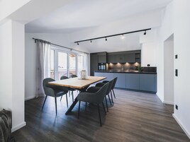 Deluxe Condo, Balcony, Mountain View | Living area