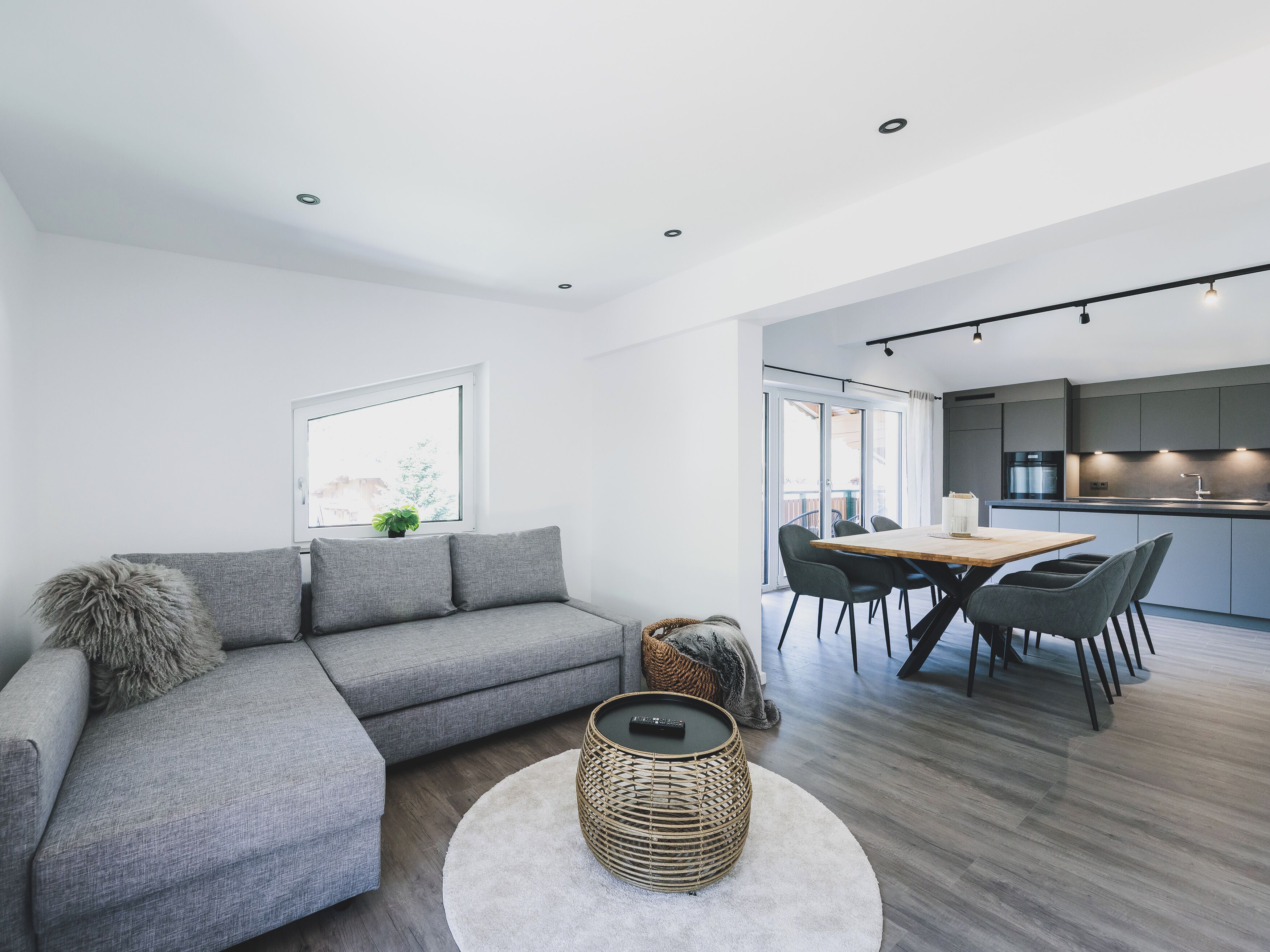 Deluxe-Apartment, Balkon, Bergblick | Wohnbereich