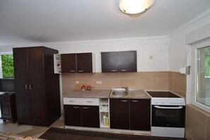Fridge, oven, stovetop, dining tables