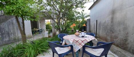 屋外ダイニングエリア