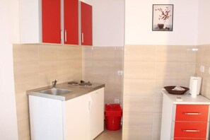 Private kitchen - City & Sea Escape – A Perfect Stay in Herceg Novi -  Studio Apartment (Herceg Novi)