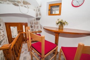 Interior - Cozy Stay in Kotor’s Old Town - Studio Apartment (Kotor)