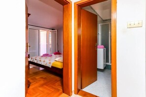 1 bedroom, iron/ironing board, travel cot, free WiFi