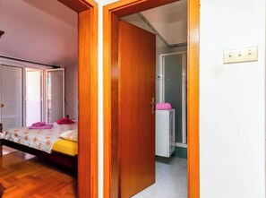 1 bedroom, iron/ironing board, travel cot, free WiFi