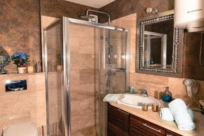 Shower - City & Sea Escape Studio  - Studio Apartment (Budva)