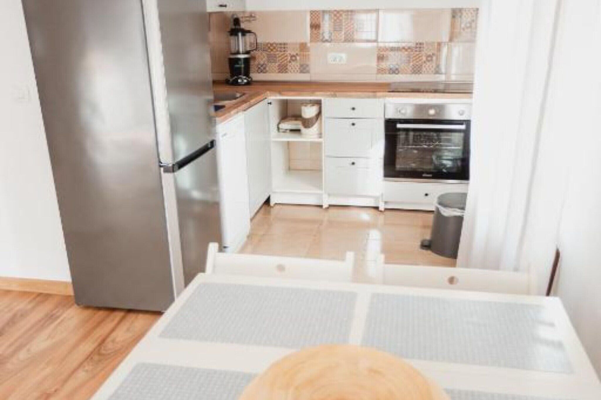 Fridge, oven, stovetop, dining tables