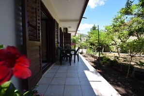 Outdoor dining - Two Bedroom Apartment (Igalo)