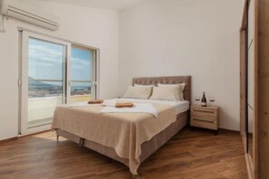 2 bedrooms, travel cot, free WiFi