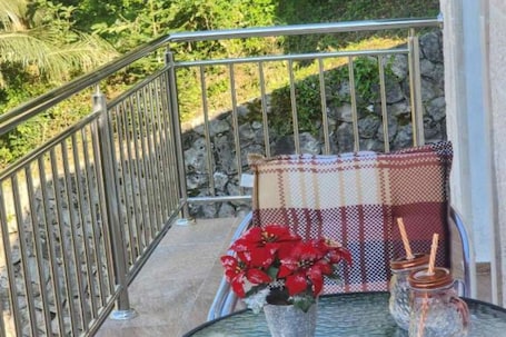 Property grounds. Deluxe City Escape with Modern Comforts & Garage - Double Room