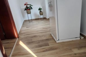 Interior - Deluxe City Escape with Modern Comforts & Garage - Double Room (Prcanj)