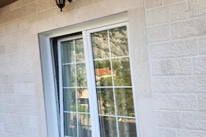 Exterior detail - Deluxe City Escape with Modern Comforts & Garage - Double Room (Prcanj)