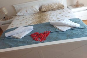 1 bedroom, iron/ironing board, free WiFi - Deluxe City Escape with Modern Comforts & Garage - Double Room (Prcanj)