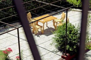 Outdoor dining - Two Bedroom Apartment (Kotor)