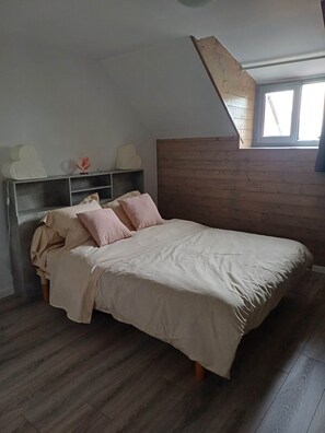 2 Schlafzimmer, Reisekinderbett, kostenloses WLAN, Bettwäsche