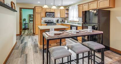 1 Mi to Main St! Family Farmhouse in West Unity
