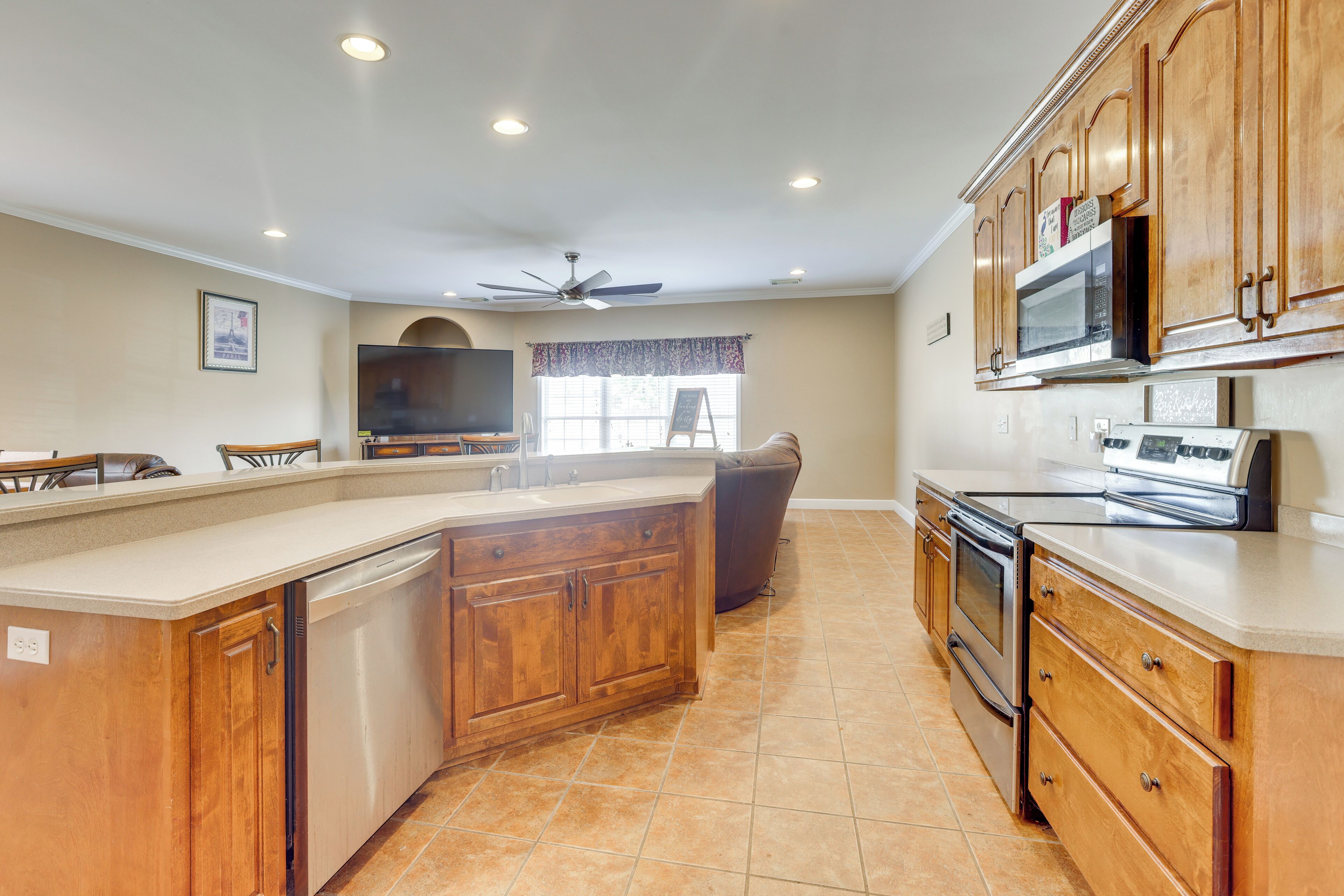 Fridge, microwave, stovetop, dishwasher