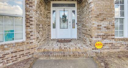 8 Mi to University of Alabama: Family Home w/ Yard