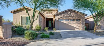 Mtn Views & Private Hot Tub: Buckeye Getaway